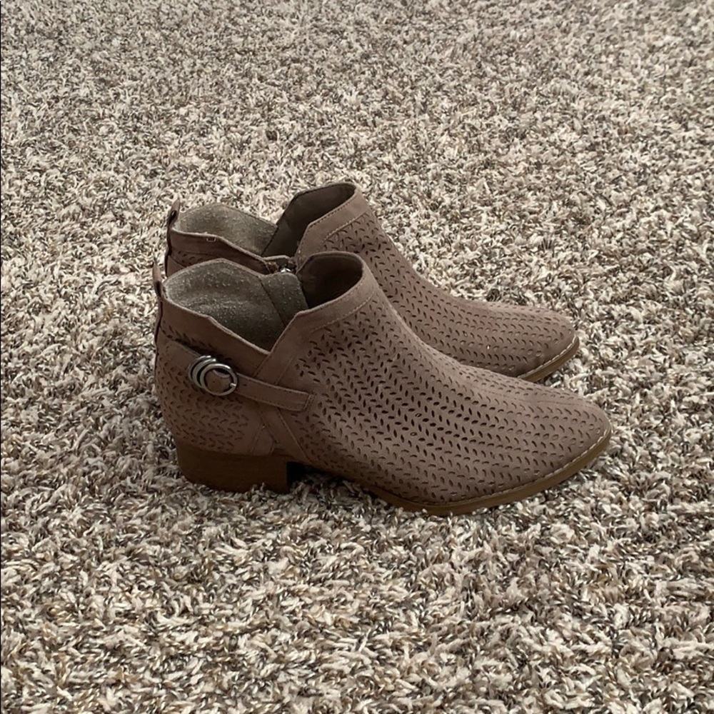 VINCE CAMUTO ankle boots